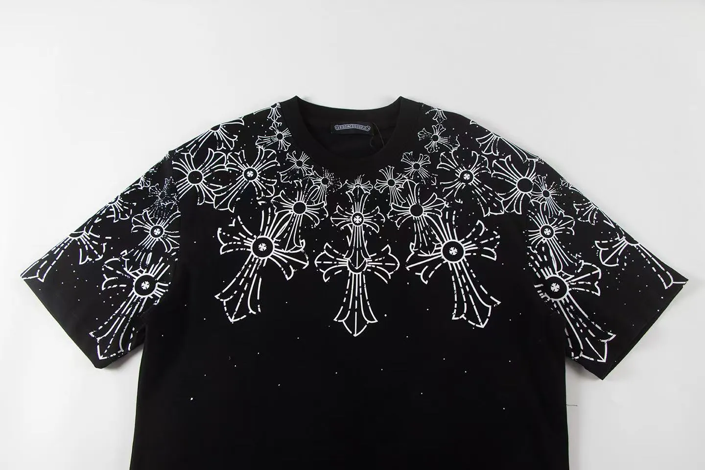🅿️150 Style: 2025 new Croix Heart short-sleeved T-shirt Material: High version 300g double yarn combed cotton Size: S～XL Color: Black Style number: Z026